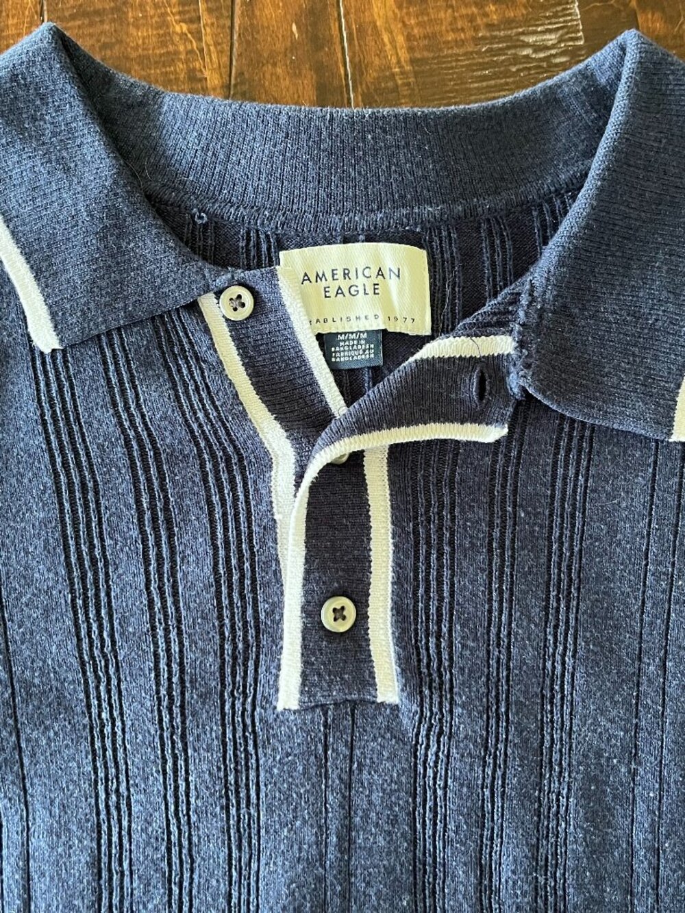 Light Knit collared shirt - Picture 2 of 3